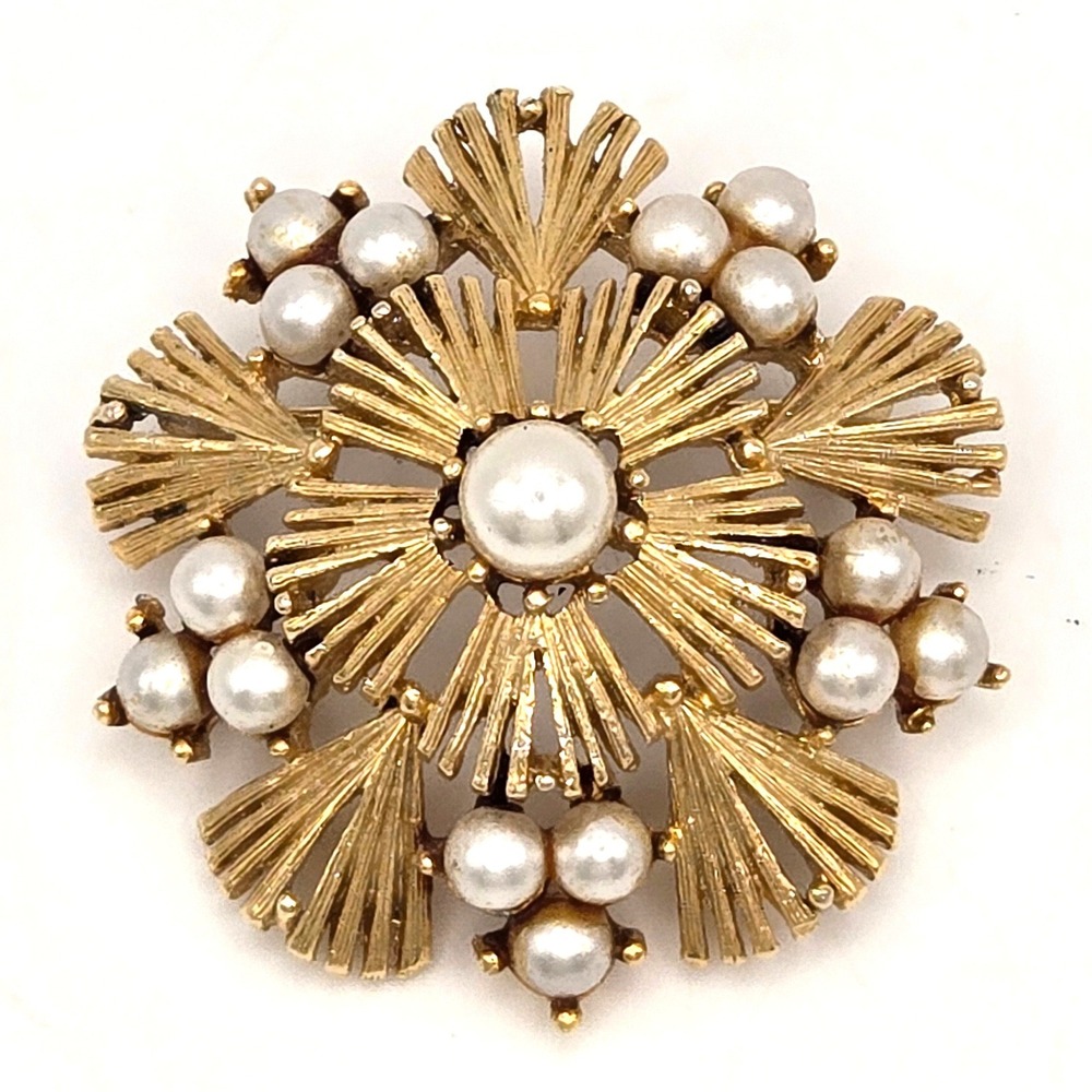 Vintage 1950s Lisner Gold Tone Faux Pearl Sunburst Floral Brooch Pin Signed